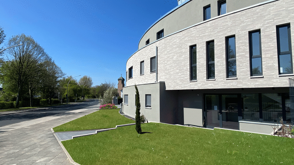 SKANDELLA-category-healthcare-pallilev-architecture-construction-front-garden-view