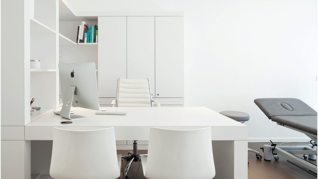SKANDELLA-clinic-interior-carpentry-white-hygiene-modern