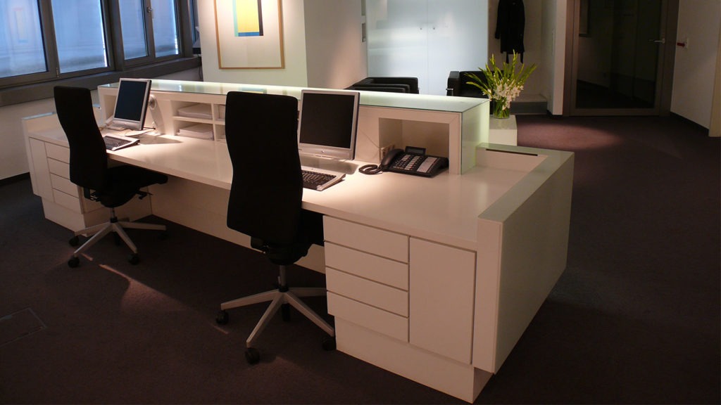 SKANDELLA-clinic-rotonda-back-office-carpentry-custom-made-entrance-desk
