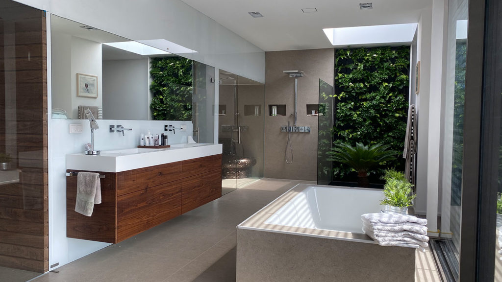 SKANDELLA-villa-wuppertal-terrasse-modern-luxurious-interior-bathroom-mosaic-earth-tones-view-green-wall-relaxing